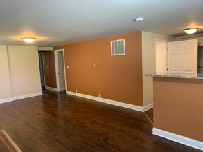 416 McKinley Ave in Hobart, IN - Foto de edificio - Building Photo