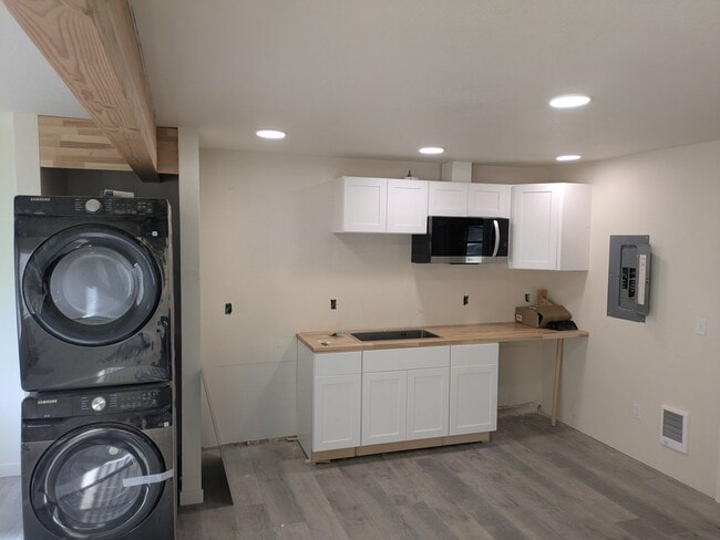 property at 304 N Jefferson St