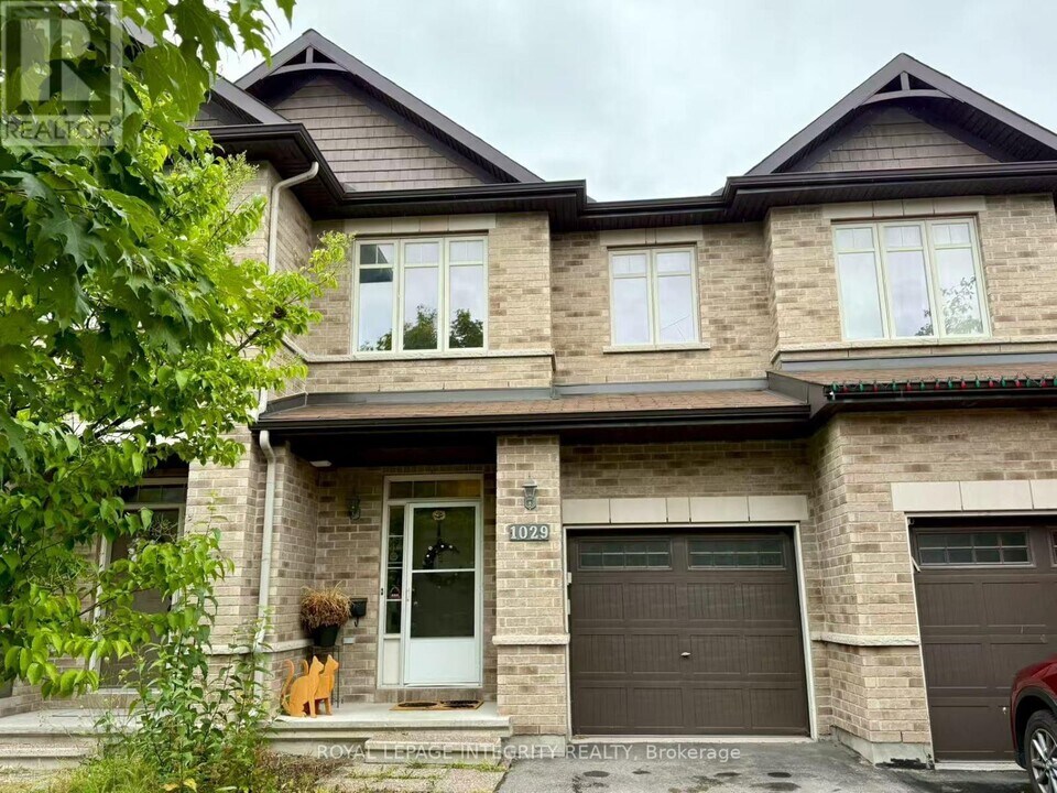 1029 Ottenbrite Cres in Ottawa, ON - Building Photo
