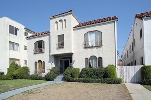 422 N Hayworth Ave in Los Angeles, CA - Building Photo