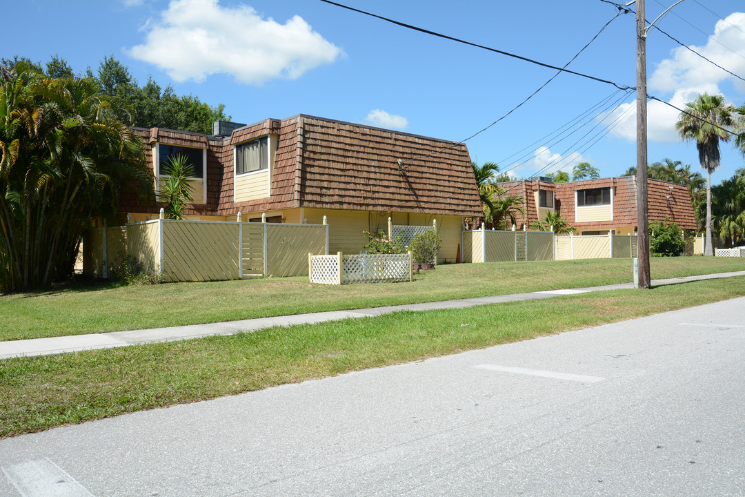 3401 SW Cornell Ave in Palm City, FL - Foto de edificio