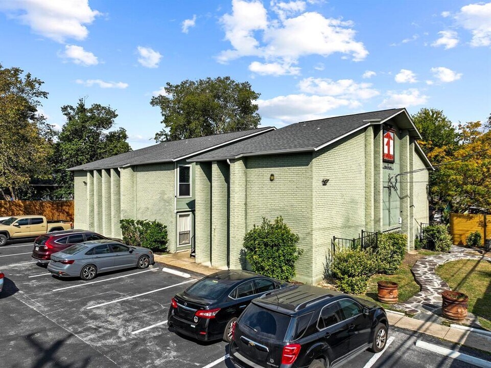 2708 S 1st St in Austin, TX - Building Photo