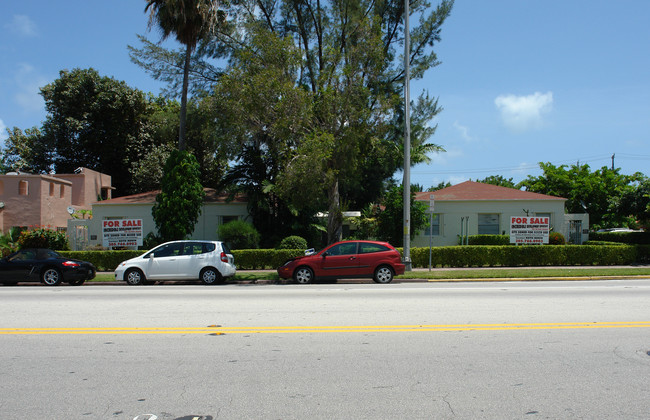 725-735 Alton Rd in Miami Beach, FL - Building Photo - Building Photo