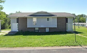 7217 N Moberly Dr in Columbia, MO - Building Photo