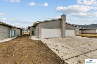 9909 E Annabelle Cir in Wichita, KS - Building Photo