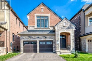 366 Harold Dent Trl in Oakville, ON - Building Photo