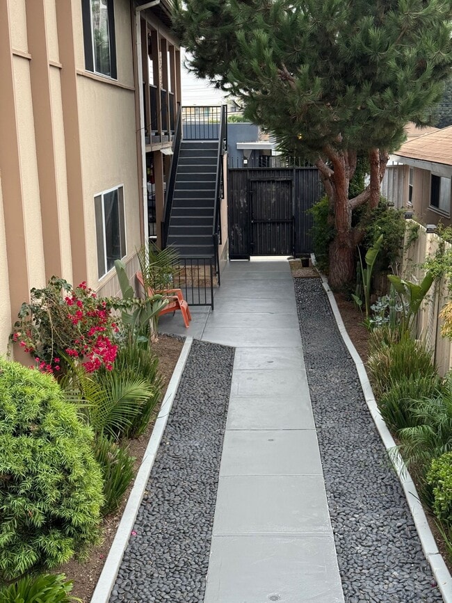 12239 W Washington Blvd, Unit B in Los Angeles, CA - Building Photo - Building Photo