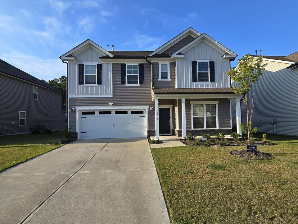 1513 Carlton Links Dr. in Fuquay Varina, NC - Building Photo