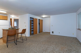 Inglewood Apartments in Bellingham, WA - Building Photo - Interior Photo