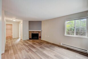 Glen at North Creek in Everett, WA - Building Photo