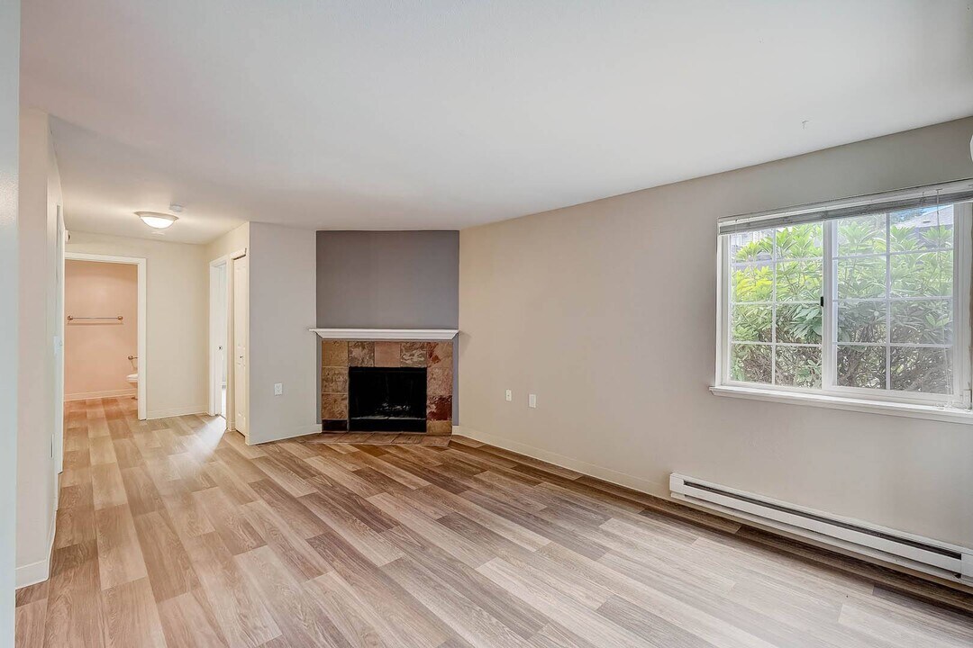 Glen at North Creek in Everett, WA - Building Photo