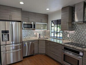 217 Ada Ave in Mountain View, CA - Building Photo - Building Photo