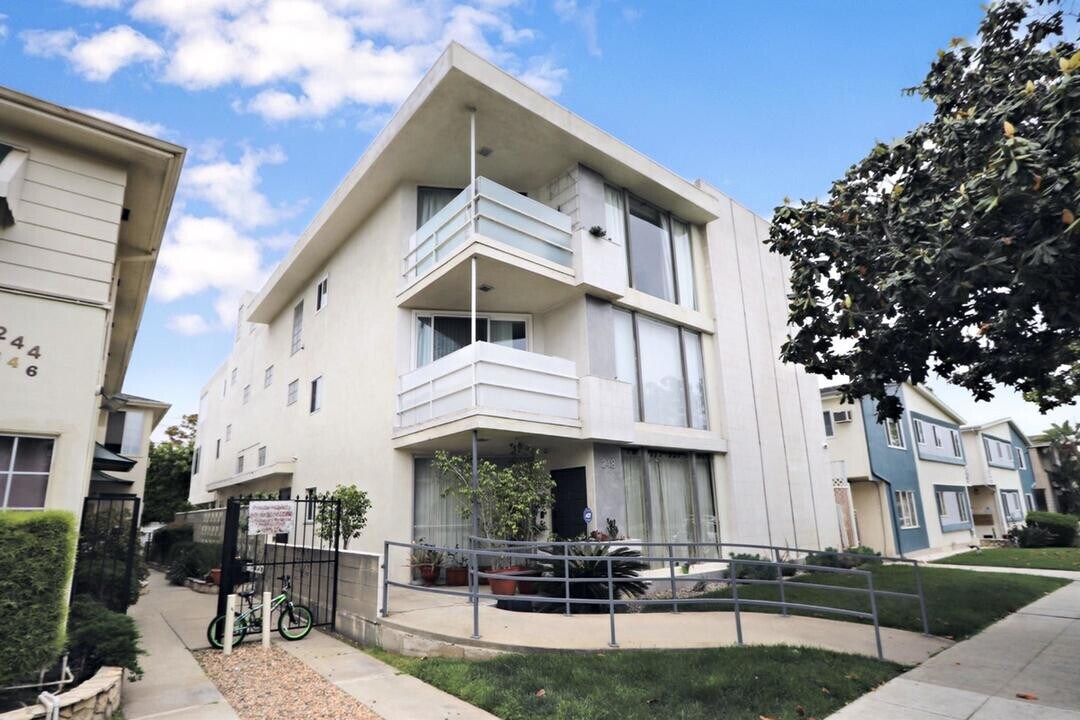 248 S Doheny Dr in Beverly Hills, CA - Building Photo