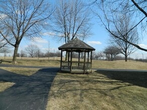 208 Glengarry Dr in Bloomingdale, IL - Building Photo - Building Photo