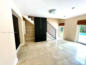 10672 SW 77th Ave in Miami, FL - Building Photo - Building Photo