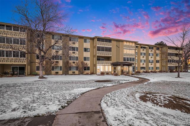 650 S Alton Way in Denver, CO - Building Photo - Building Photo