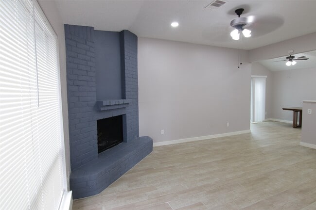 9130 Autumn Harvest Dr in Houston, TX - Building Photo - Building Photo