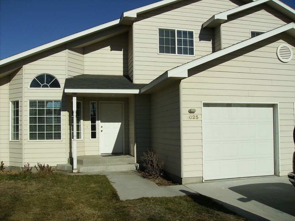 1025 Laguna Dr in Moses Lake, WA - Building Photo