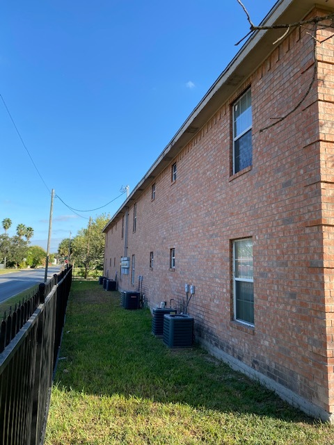 Mariana's Apartments in McAllen, TX - Building Photo - Building Photo