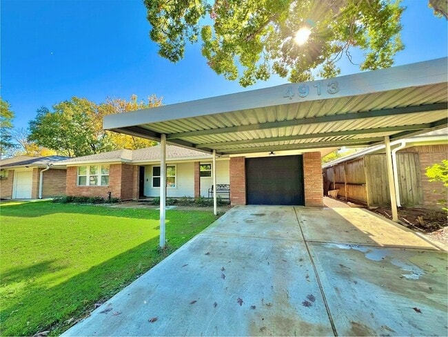 4913 W 43rd St in Houston, TX - Building Photo - Building Photo