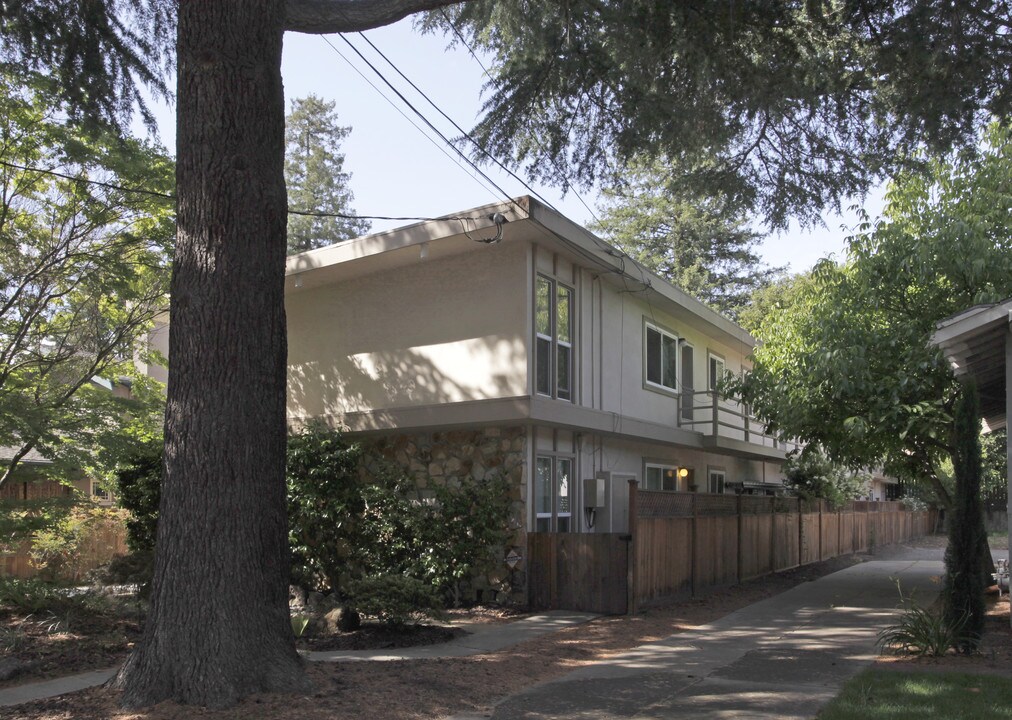 144 El Camino Real St in Palo Alto, CA - Building Photo