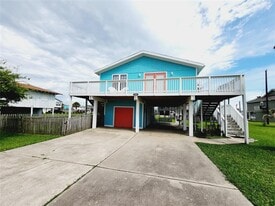 16606 John Davis Rd in Jamaica Beach, TX - Building Photo