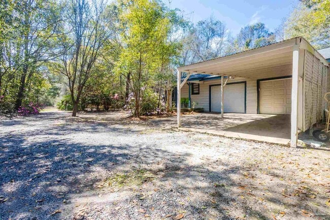 10001 Chemstrand Rd in Pensacola, FL - Foto de edificio - Building Photo