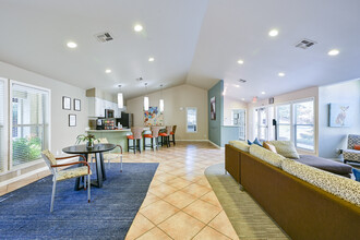 Sterling Heights Apartment Homes in Benicia, CA - Foto de edificio - Lobby