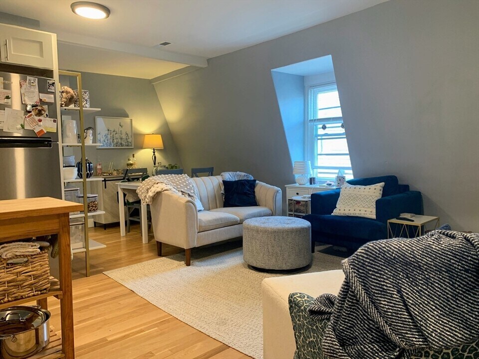 91 Munroe St in Somerville, MA - Building Photo