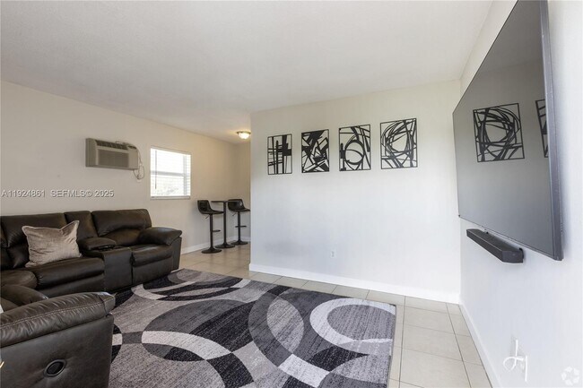 5755 NW 7th Ave in Miami, FL - Building Photo - Building Photo