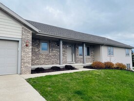 525 Alpine Pky, Unit 525 Alpine Parkway in Oregon, WI - Building Photo