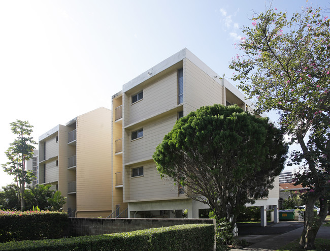 1637 Makiki St