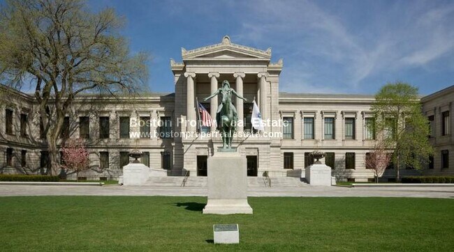 64 Louis Prang St, Unit 2 in Boston, MA - Foto de edificio - Building Photo