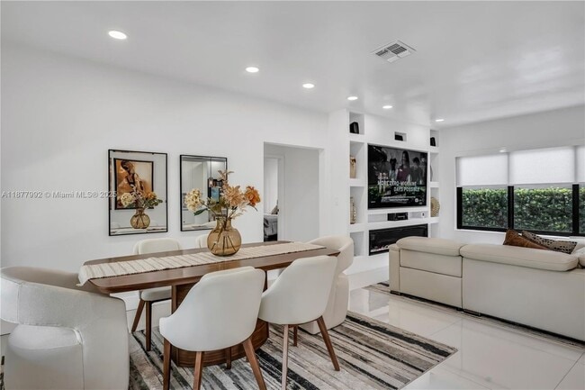 2484 SW 25th St in Miami, FL - Building Photo - Building Photo