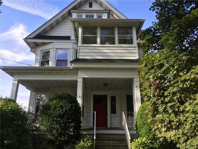3 Overton Rd, Unit 1st Floor in Ossining, NY - Building Photo - Building Photo