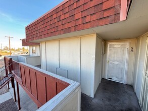 5320 S Swenson St in Las Vegas, NV - Building Photo - Building Photo