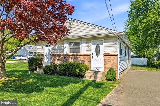 114 Grandview Ave in Morrisville, PA - Building Photo - Building Photo
