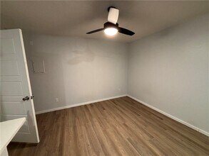 942 W Holly St in Fayetteville, AR - Building Photo - Building Photo