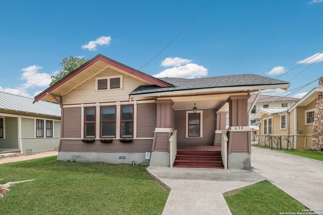 638 Cedar St in San Antonio, TX - Foto de edificio - Building Photo