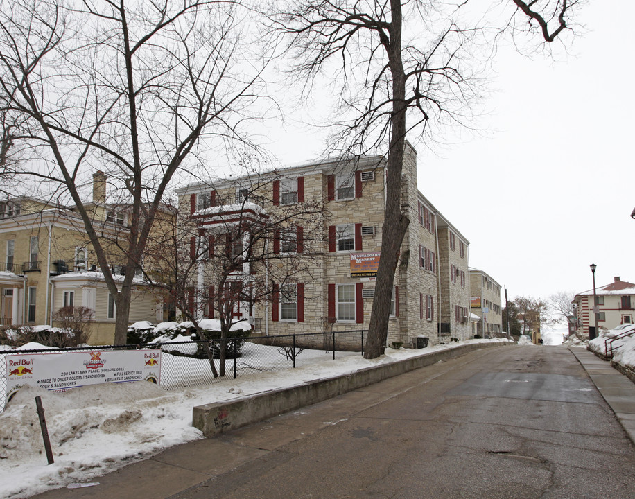 228 Langdon St in Madison, WI - Foto de edificio