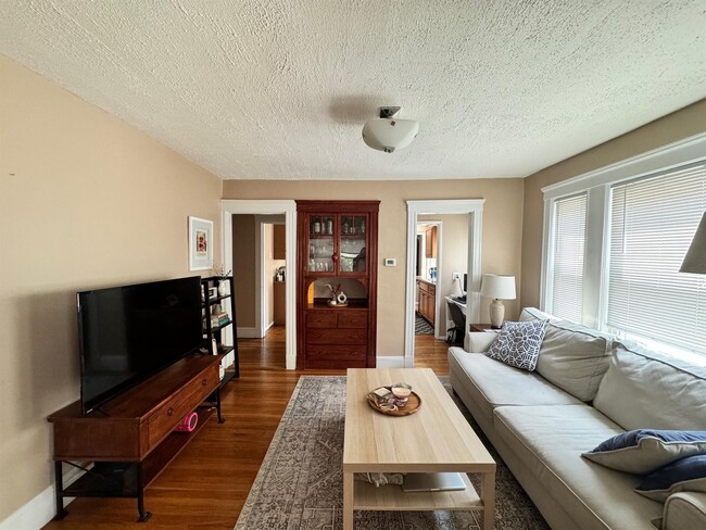 44 Clarendon Ave, Unit 2