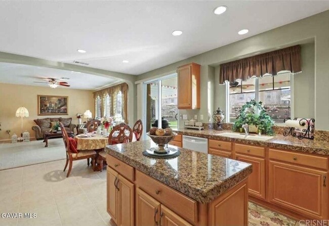 2406 Loganberry Cir in Palmdale, CA - Building Photo - Building Photo