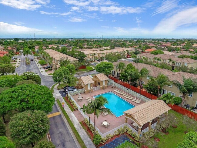 12447 SW 124th Path in Miami, FL - Foto de edificio - Building Photo