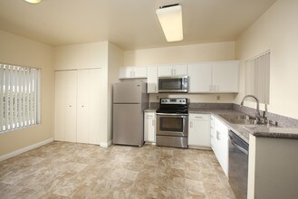 Highland Downs Apartments in Duarte, CA - Building Photo - Building Photo