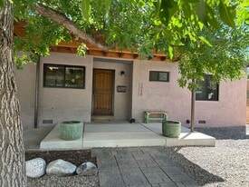 1938 San Ildefonso Rd in Santa Fe, NM - Building Photo