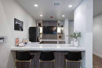 Reserve IL in Evanston, IL - Building Photo - Interior Photo