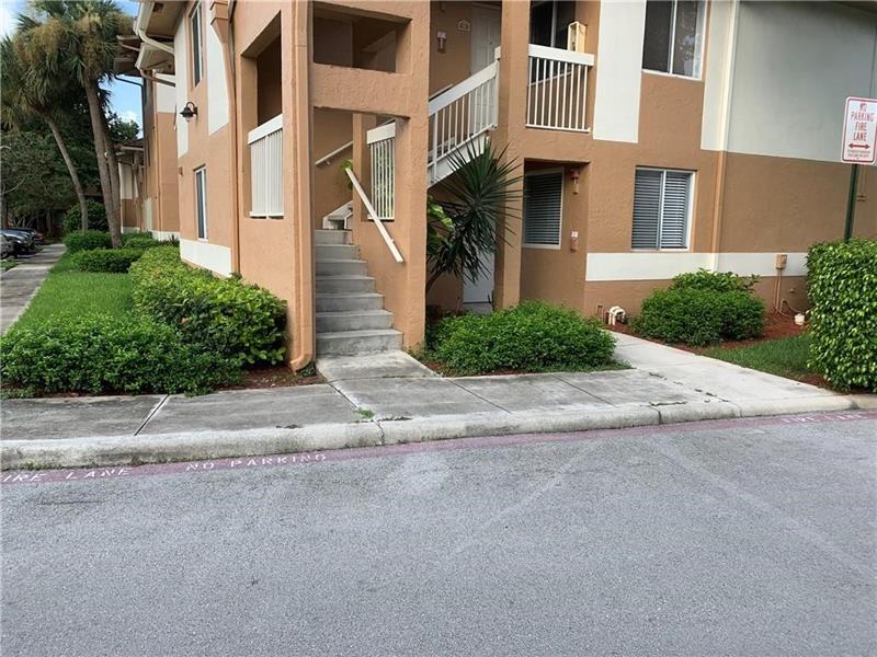 755 NW 92nd Ave in Plantation, FL - Building Photo