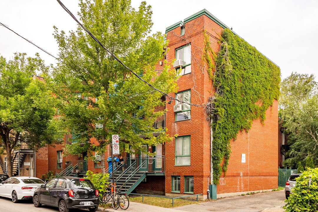 4061-4077 Saint-Dominique Rue in Montréal, QC - Building Photo