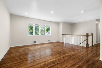 7 Pierre Dr in Commack, NY - Building Photo - Building Photo