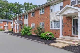 Sitterly Manor in Clifton Park, NY - Building Photo - Building Photo